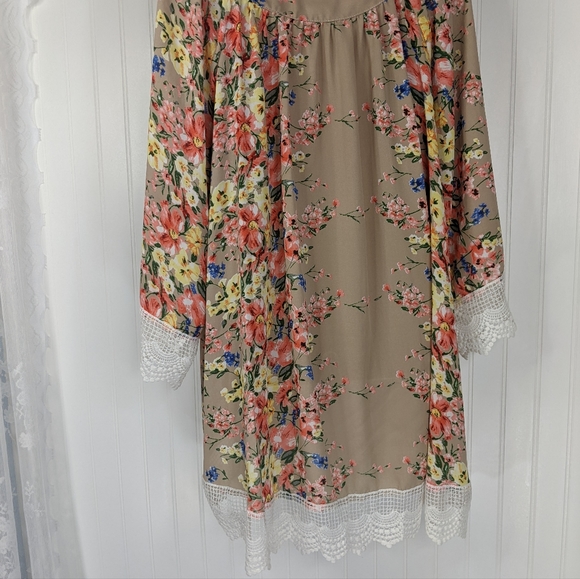 BOUTIQUE Crochet Trim Floral Kimono Sz L - Picture 10 of 12